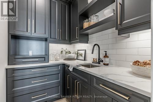 2684 Heardcreek Trail, London, ON - Indoor Photo Showing Kitchen With Upgraded Kitchen