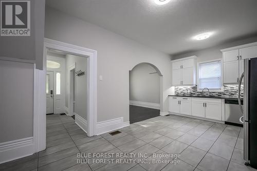 175 Sydenham Street, London, ON - Indoor Photo Showing Kitchen