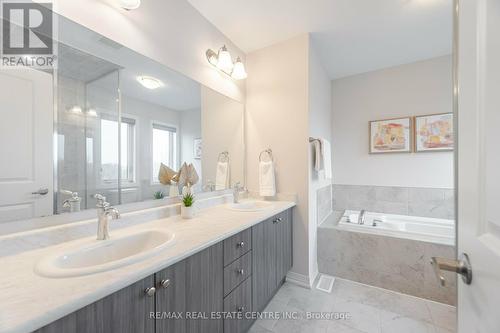 115 Crossmore Crescent, Cambridge, ON - Indoor Photo Showing Bathroom