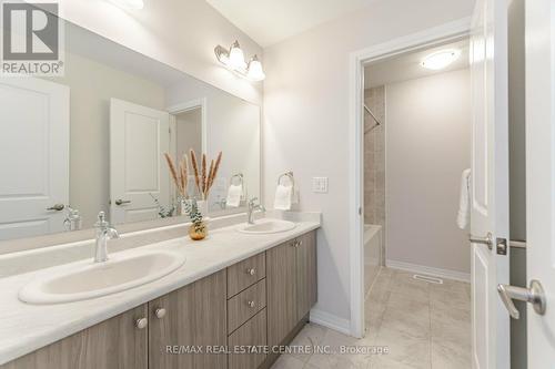 115 Crossmore Crescent, Cambridge, ON - Indoor Photo Showing Bathroom