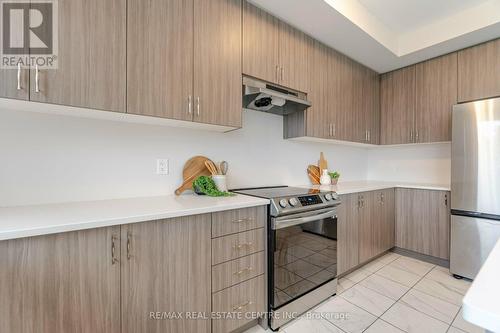 115 Crossmore Crescent, Cambridge, ON - Indoor Photo Showing Kitchen