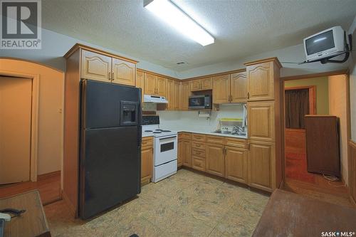 416 J Avenue S, Saskatoon, SK - Indoor Photo Showing Kitchen