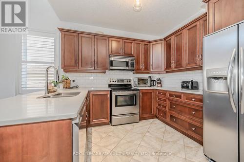 30 Geddes Crescent, Guelph, ON - Indoor Photo Showing Kitchen With Double Sink