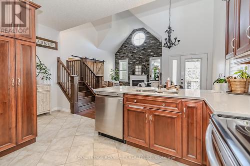 30 Geddes Crescent, Guelph, ON - Indoor Photo Showing Kitchen With Double Sink