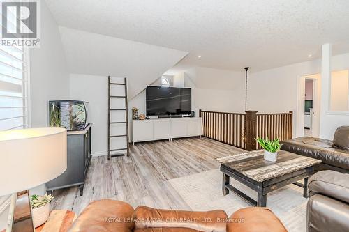 30 Geddes Crescent, Guelph, ON - Indoor Photo Showing Living Room