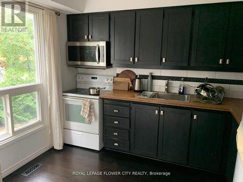 14 Astorville Square, Brampton, ON - Indoor Photo Showing Kitchen