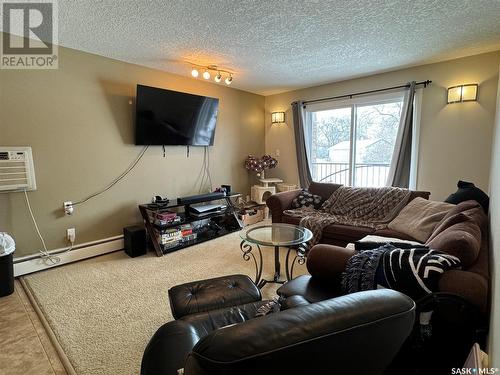 1 15 Coventry Road, Regina, SK - Indoor Photo Showing Living Room