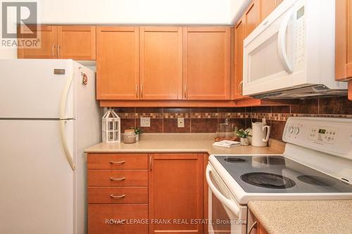 110 - 869 Clonsilla Avenue, Peterborough (Monaghan), ON - Indoor Photo Showing Kitchen