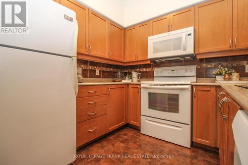 110 - 869 Clonsilla Avenue, Peterborough (Monaghan), ON - Indoor Photo Showing Kitchen