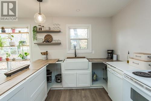 3054 East Street|Hilton Beach Township, St. Joseph Island, ON - Indoor Photo Showing Kitchen