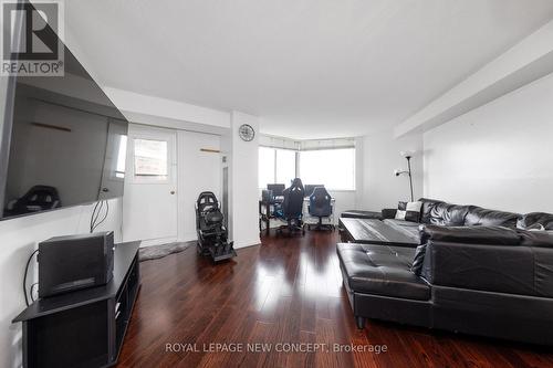 1901 - 234 Albion Road, Toronto, ON - Indoor Photo Showing Living Room