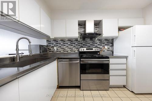 1901 - 234 Albion Road, Toronto, ON - Indoor Photo Showing Kitchen