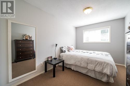 2597 Glenview Avenue, Kamloops, BC - Indoor Photo Showing Bedroom