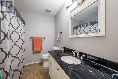 2597 Glenview Avenue, Kamloops, BC - Indoor Photo Showing Bathroom