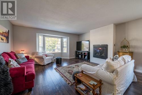 2597 Glenview Avenue, Kamloops, BC - Indoor Photo Showing Living Room With Fireplace