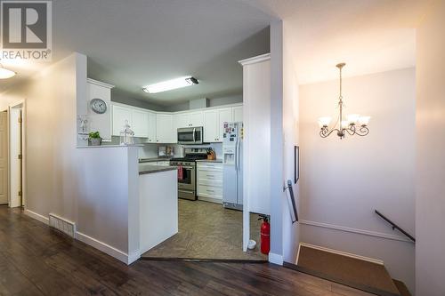 2597 Glenview Avenue, Kamloops, BC - Indoor Photo Showing Kitchen