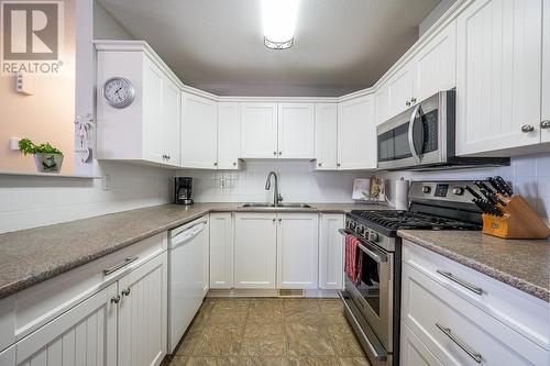 2597 Glenview Avenue, Kamloops, BC - Indoor Photo Showing Kitchen With Double Sink