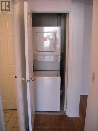 623 - 222 The Esplanade, Toronto, ON - Indoor Photo Showing Laundry Room