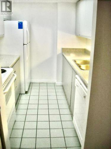 623 - 222 The Esplanade, Toronto, ON - Indoor Photo Showing Kitchen With Double Sink