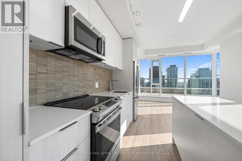 Ph01 - 25 Montgomery Avenue, Toronto, ON - Indoor Photo Showing Kitchen With Upgraded Kitchen