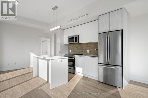 Ph01 - 25 Montgomery Avenue, Toronto, ON - Indoor Photo Showing Kitchen