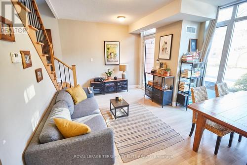 Th109 - 90 Stadium Road, Toronto, ON - Indoor Photo Showing Living Room