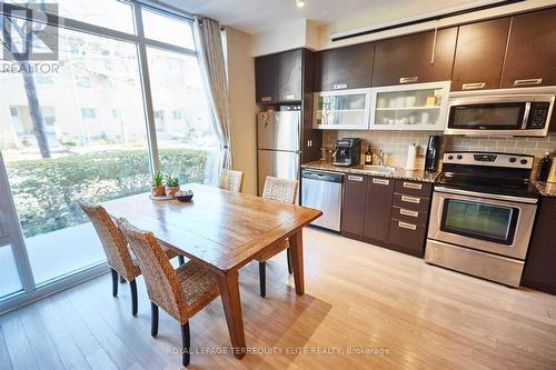 Th109 - 90 Stadium Road, Toronto, ON - Indoor Photo Showing Kitchen