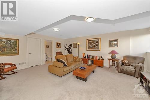 14 Holmwood Avenue, Ottawa, ON - Indoor Photo Showing Living Room