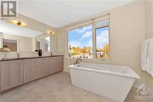 14 Holmwood Avenue, Ottawa, ON - Indoor Photo Showing Bathroom