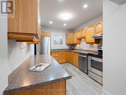 6063 Featherhead Crescent, Mississauga, ON - Indoor Photo Showing Kitchen