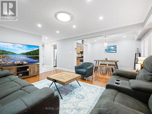 6063 Featherhead Crescent, Mississauga, ON - Indoor Photo Showing Living Room