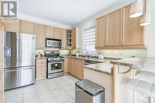 2378 North Ridge Trail, Oakville, ON - Indoor Photo Showing Kitchen With Double Sink