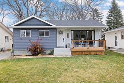 457 Woodlands Crescent  Winnipeg, MB R3K 1A5