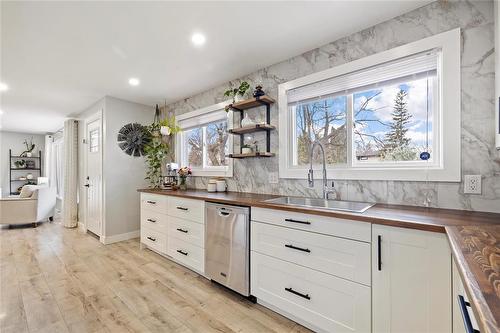 457 Woodlands Crescent, Winnipeg, MB - Indoor Photo Showing Kitchen With Double Sink