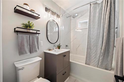 457 Woodlands Crescent, Winnipeg, MB - Indoor Photo Showing Bathroom