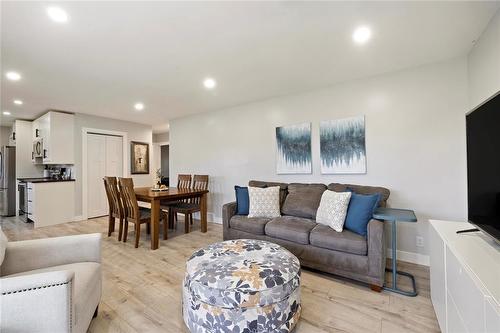 457 Woodlands Crescent, Winnipeg, MB - Indoor Photo Showing Living Room