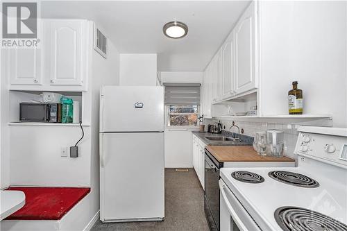 56 Harrold Place, Ottawa, ON - Indoor Photo Showing Kitchen