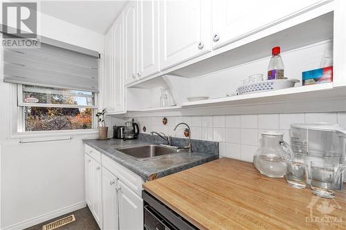 56 Harrold Place, Ottawa, ON - Indoor Photo Showing Kitchen