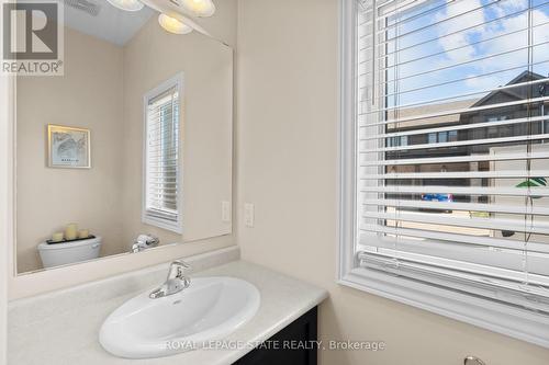 13 - 377 Glancaster Road, Hamilton, ON - Indoor Photo Showing Bathroom