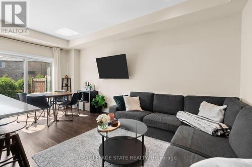 13 - 377 Glancaster Road, Hamilton, ON - Indoor Photo Showing Living Room