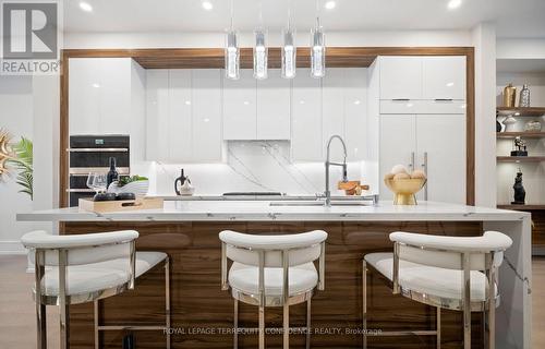 32 Florence Avenue, Toronto, ON - Indoor Photo Showing Kitchen With Upgraded Kitchen