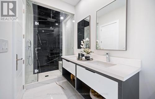 32 Florence Avenue, Toronto, ON - Indoor Photo Showing Bathroom