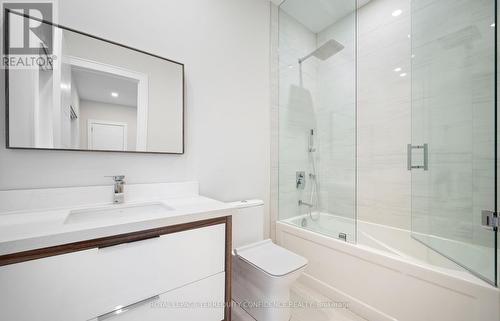 32 Florence Avenue, Toronto, ON - Indoor Photo Showing Bathroom