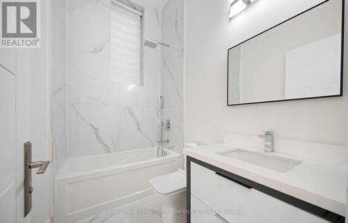 32 Florence Avenue, Toronto, ON - Indoor Photo Showing Bathroom