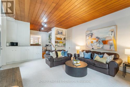 95 Ridge Drive, Toronto, ON - Indoor Photo Showing Living Room