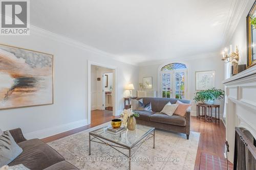 95 Ridge Drive, Toronto, ON - Indoor Photo Showing Living Room