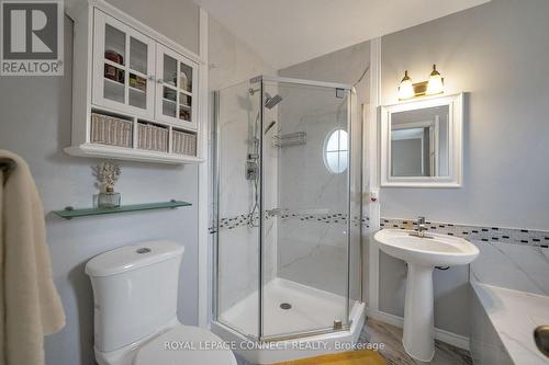 32 - 2800 Courtice Road, Clarington, ON - Indoor Photo Showing Bathroom