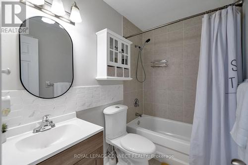 32 - 2800 Courtice Road, Clarington, ON - Indoor Photo Showing Bathroom