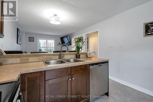 32 - 2800 Courtice Road, Clarington, ON - Indoor Photo Showing Kitchen With Double Sink