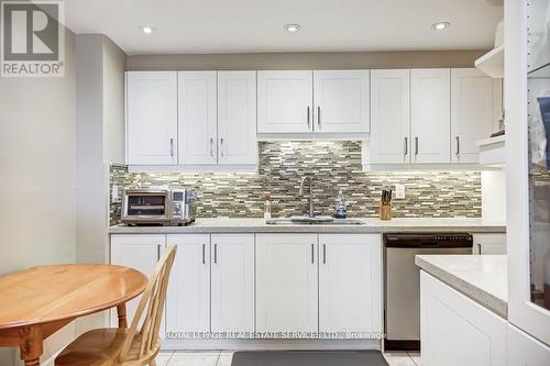 303 - 625 The West Mall, Toronto, ON - Indoor Photo Showing Kitchen